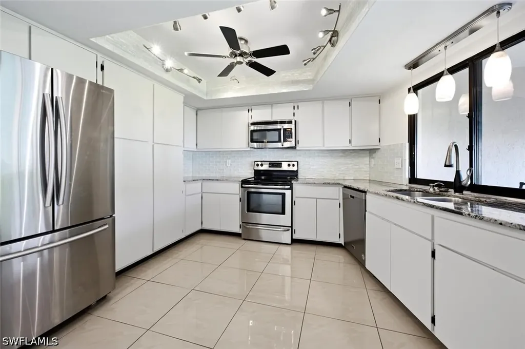 102 Round Key Circle Naples FL 34112