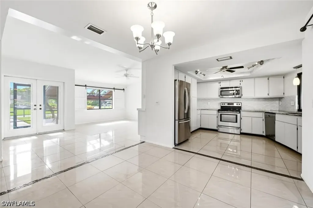 102 Round Key Circle Naples FL 34112