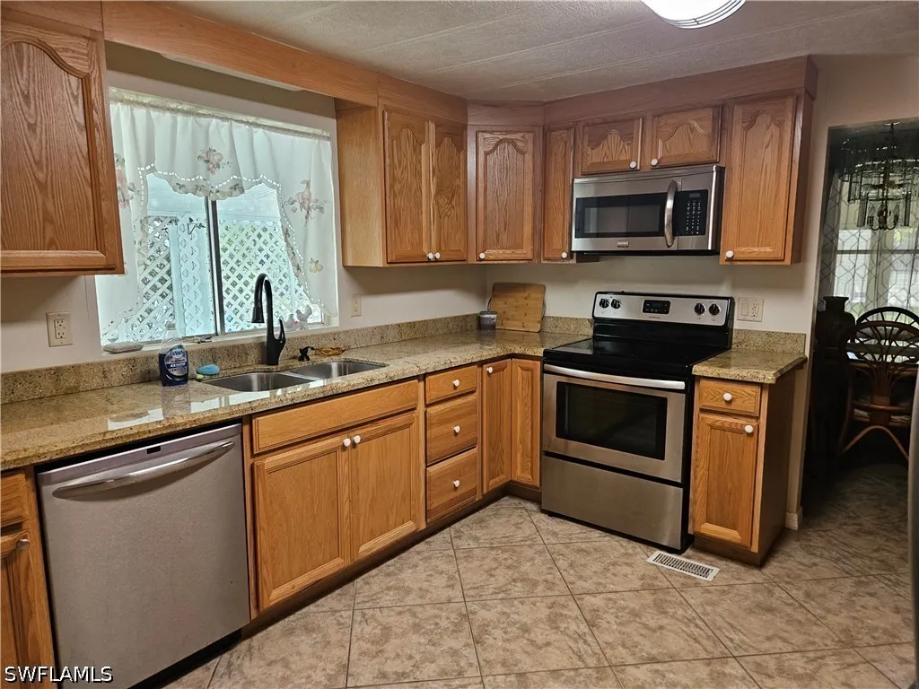 859 Manatee Road Naples FL 34114