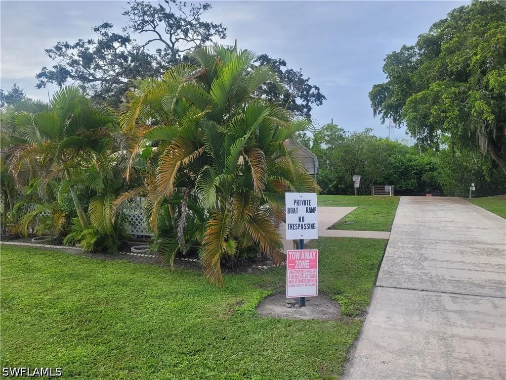 859 Manatee Road Naples FL 34114