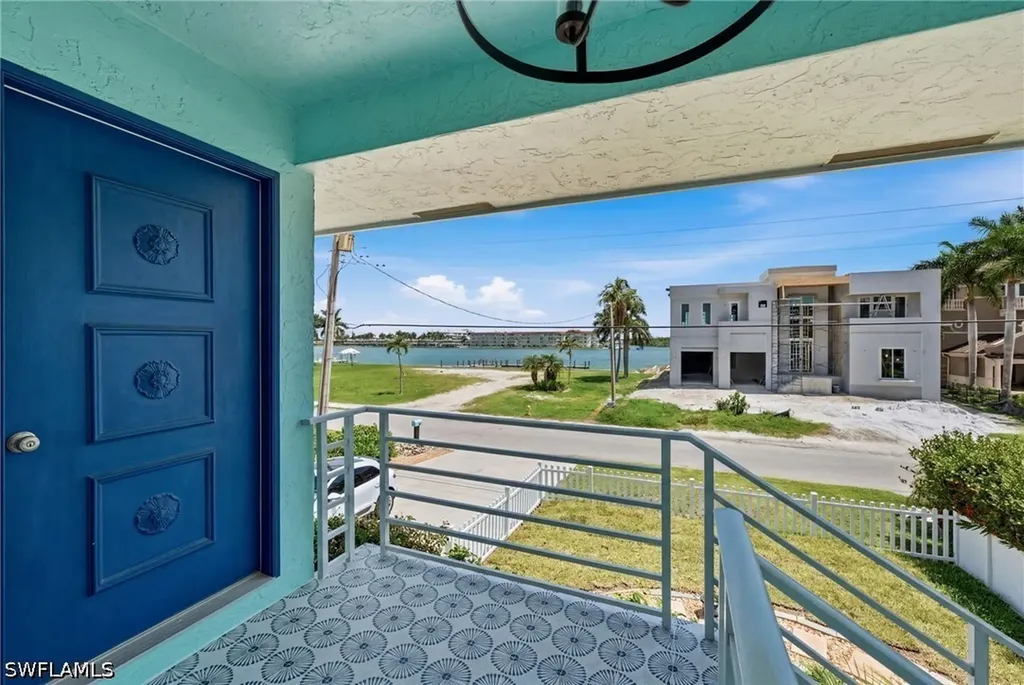 23 W Pelican Street Naples FL 34113