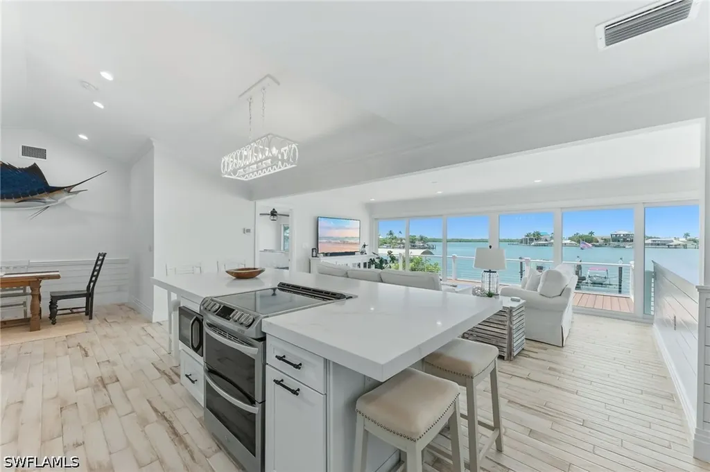 23 W Pelican Street Naples FL 34113
