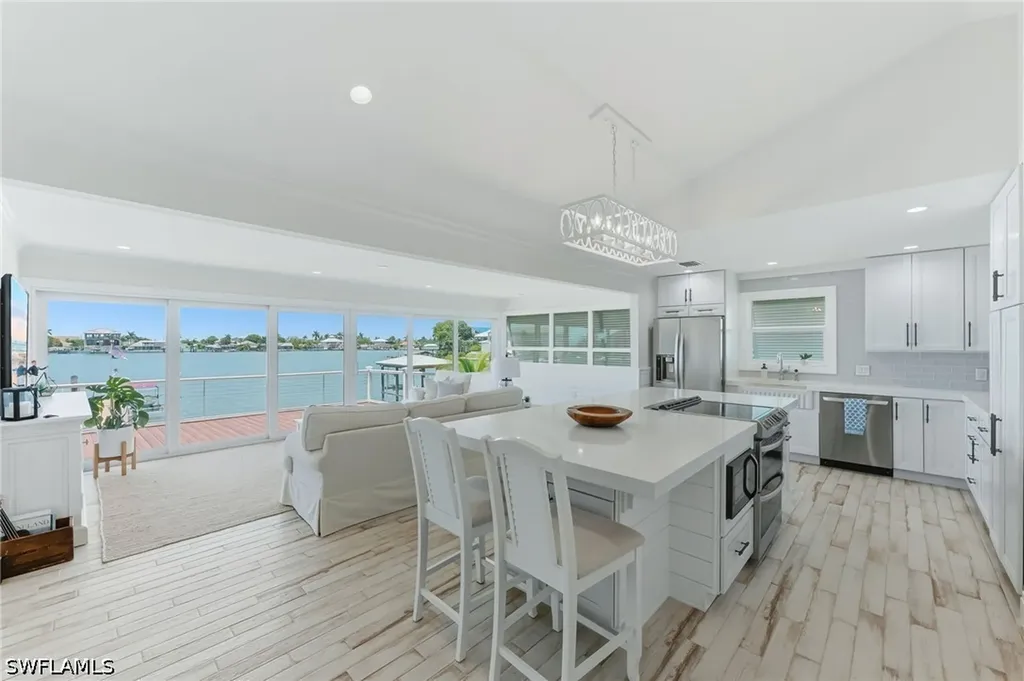 23 W Pelican Street Naples FL 34113