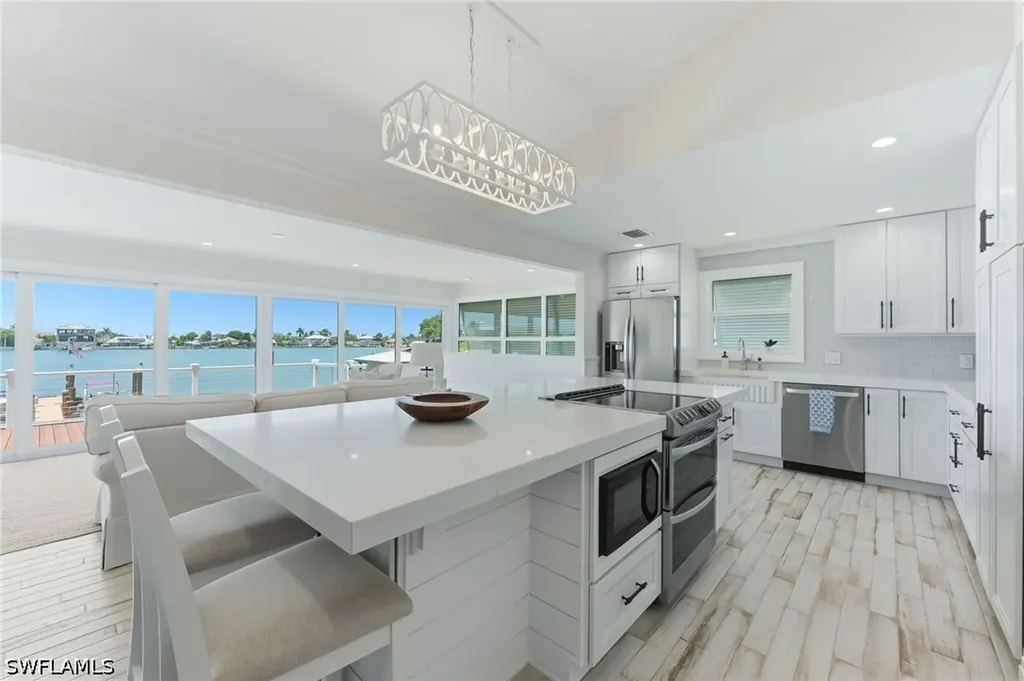 23 W Pelican Street Naples FL 34113