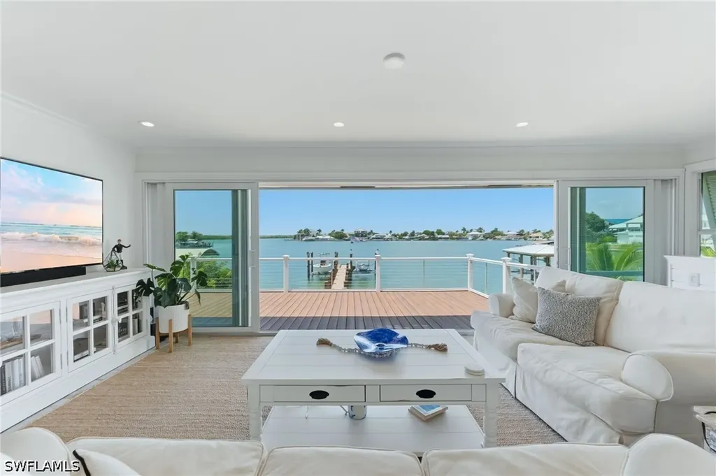 23 W Pelican Street Naples FL 34113