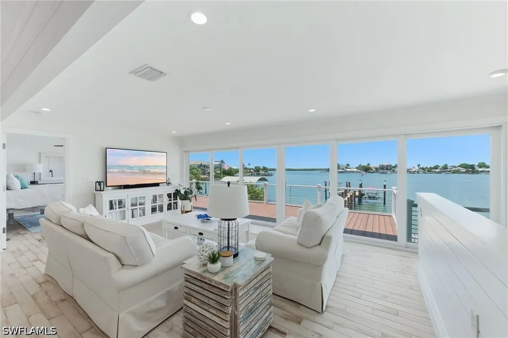 23 W Pelican Street Naples FL 34113
