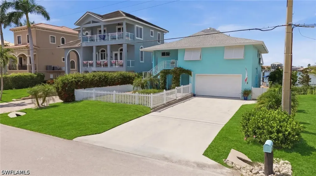 23 W Pelican Street Naples FL 34113