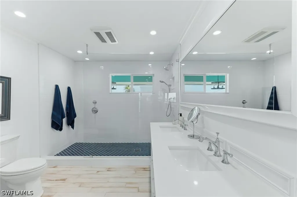 23 W Pelican Street Naples FL 34113