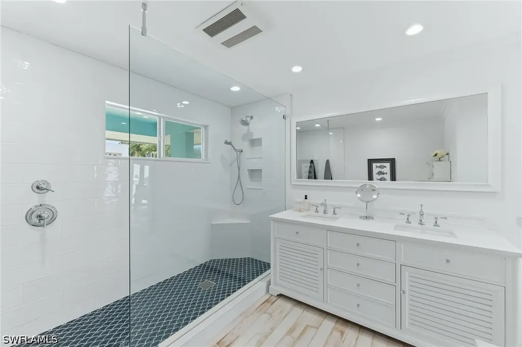 23 W Pelican Street Naples FL 34113