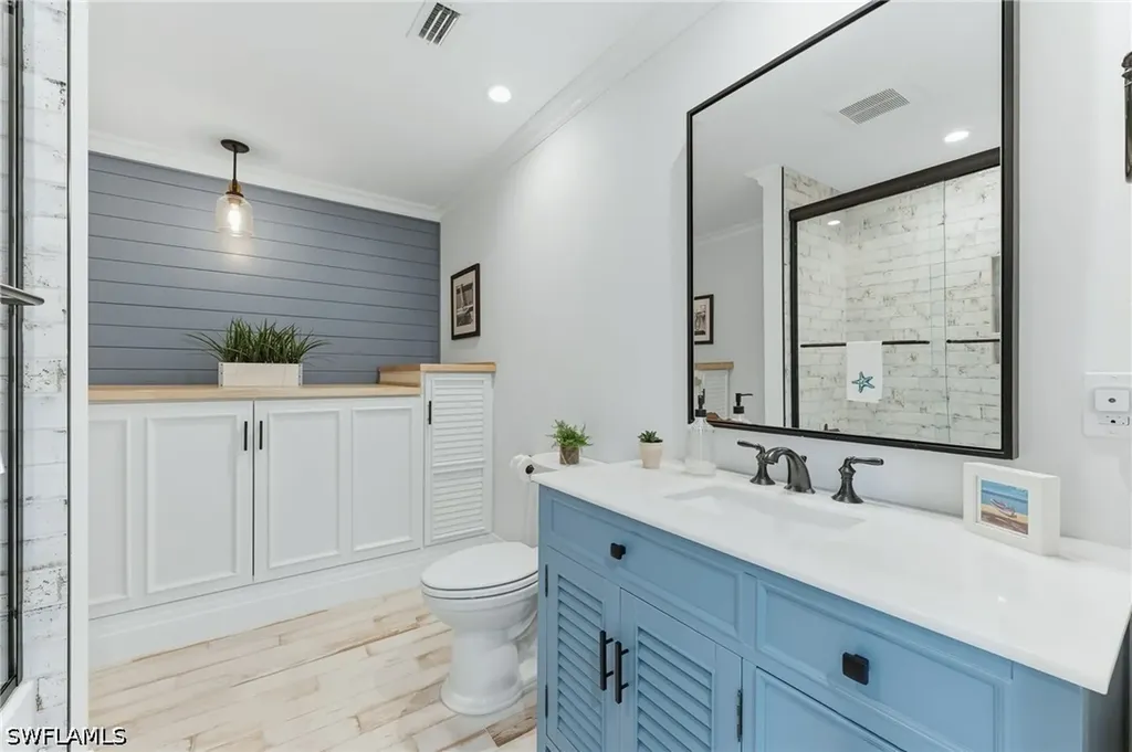 23 W Pelican Street Naples FL 34113