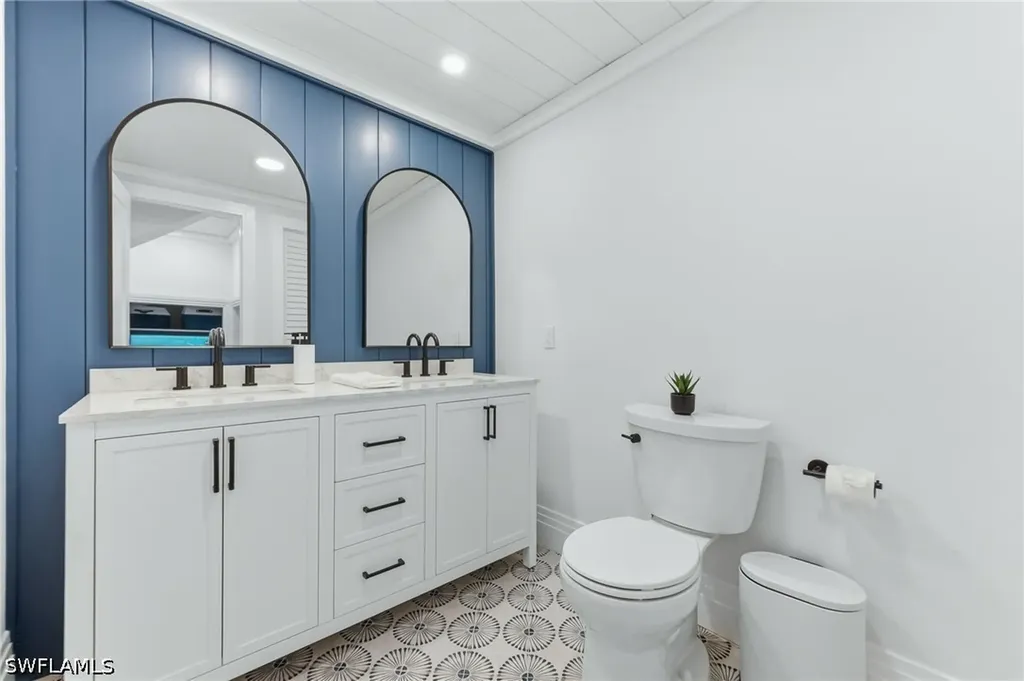 23 W Pelican Street Naples FL 34113