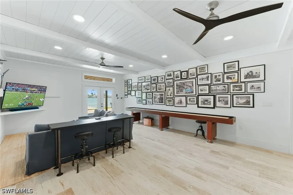 23 W Pelican Street Naples FL 34113