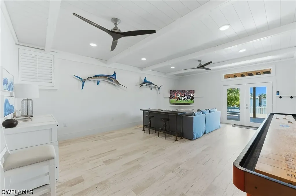 23 W Pelican Street Naples FL 34113