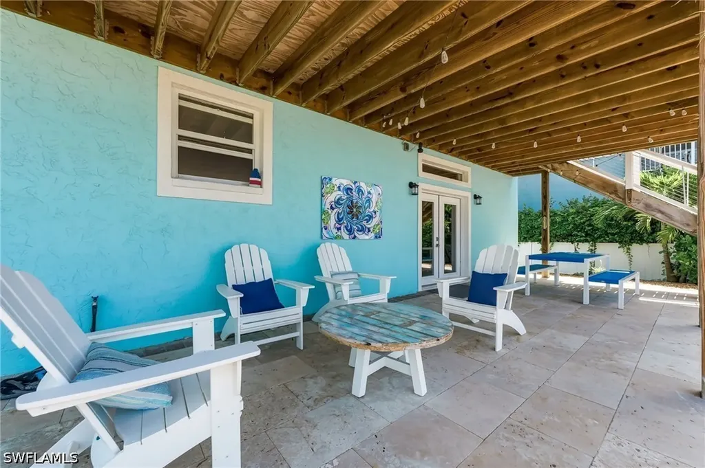 23 W Pelican Street Naples FL 34113