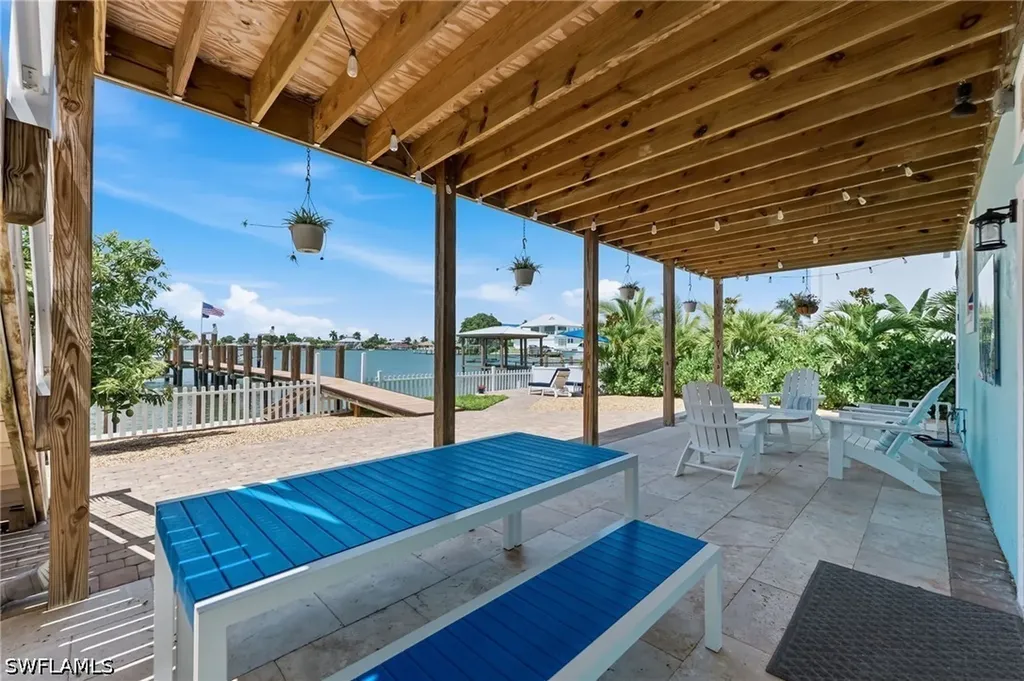 23 W Pelican Street Naples FL 34113