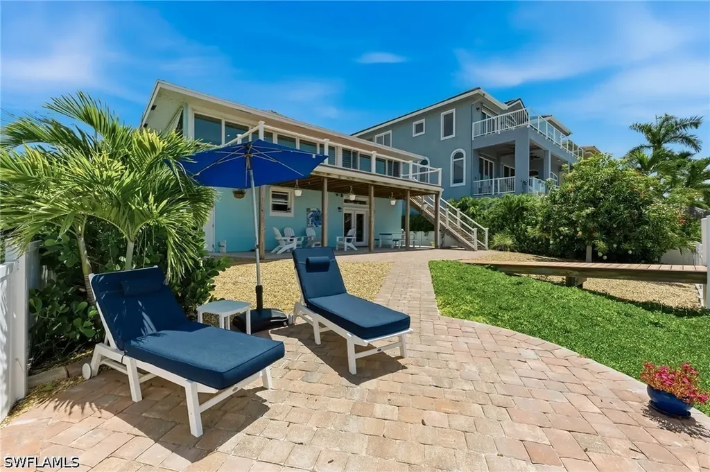 23 W Pelican Street Naples FL 34113