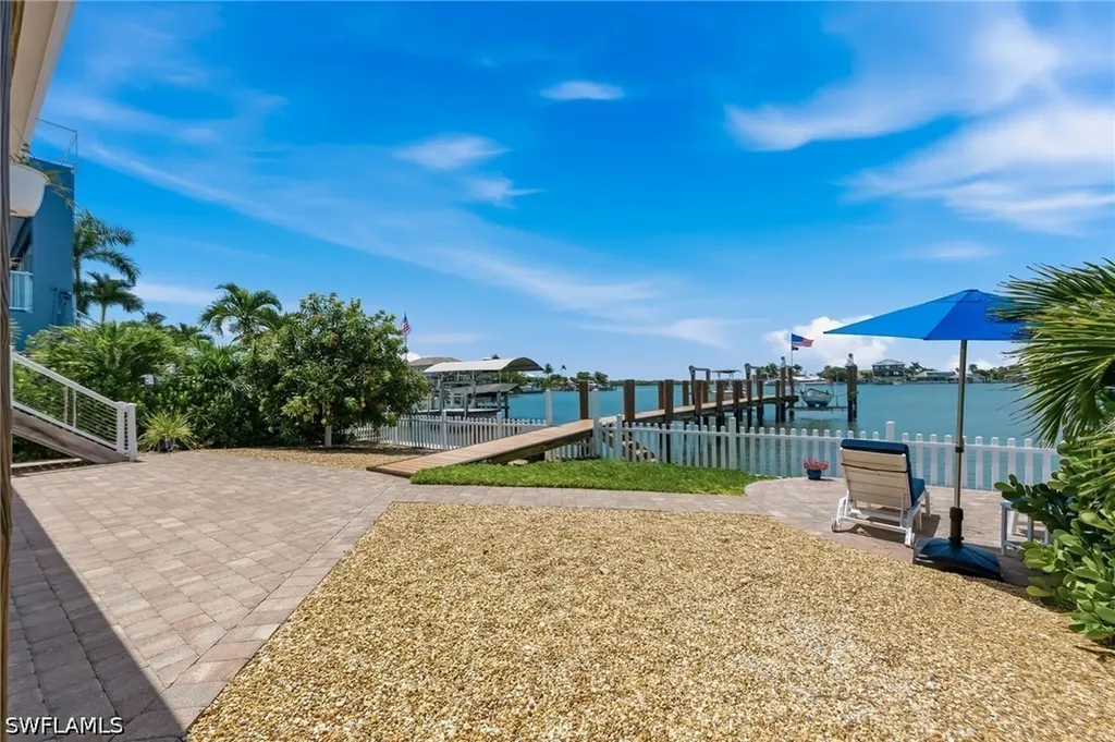 23 W Pelican Street Naples FL 34113