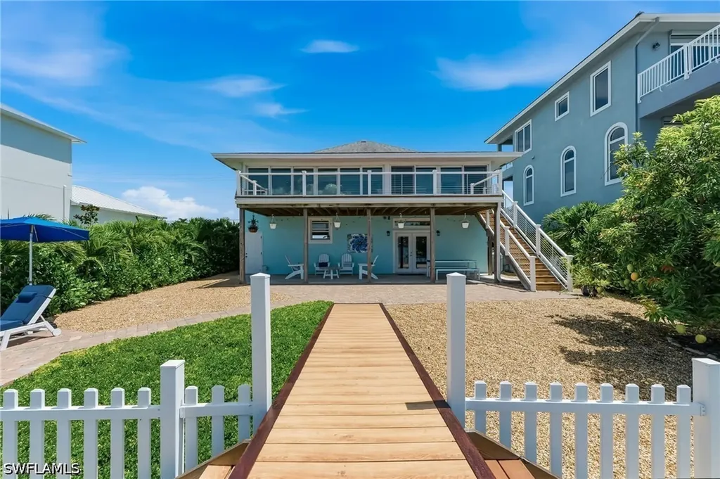 23 W Pelican Street Naples FL 34113