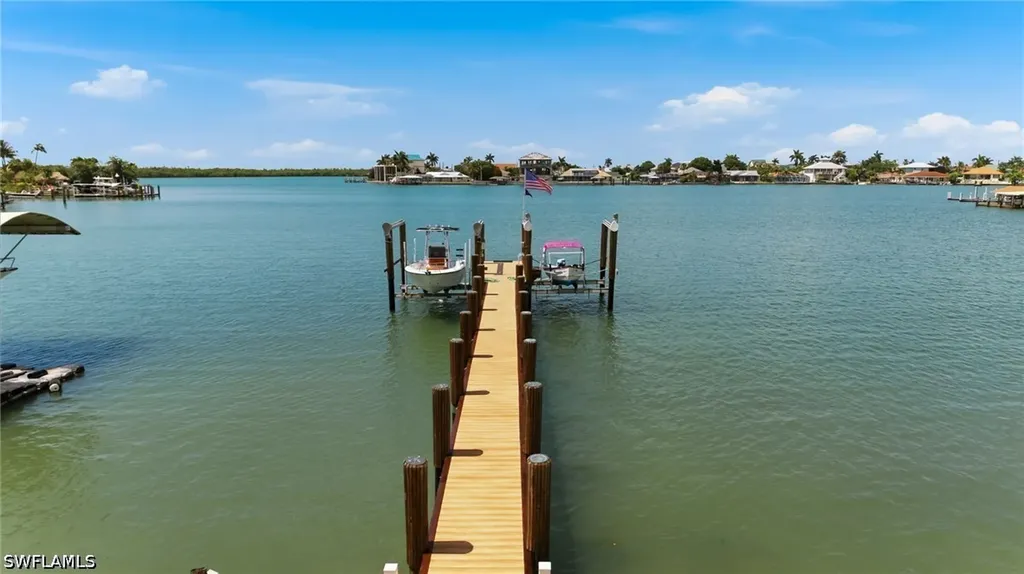 23 W Pelican Street Naples FL 34113