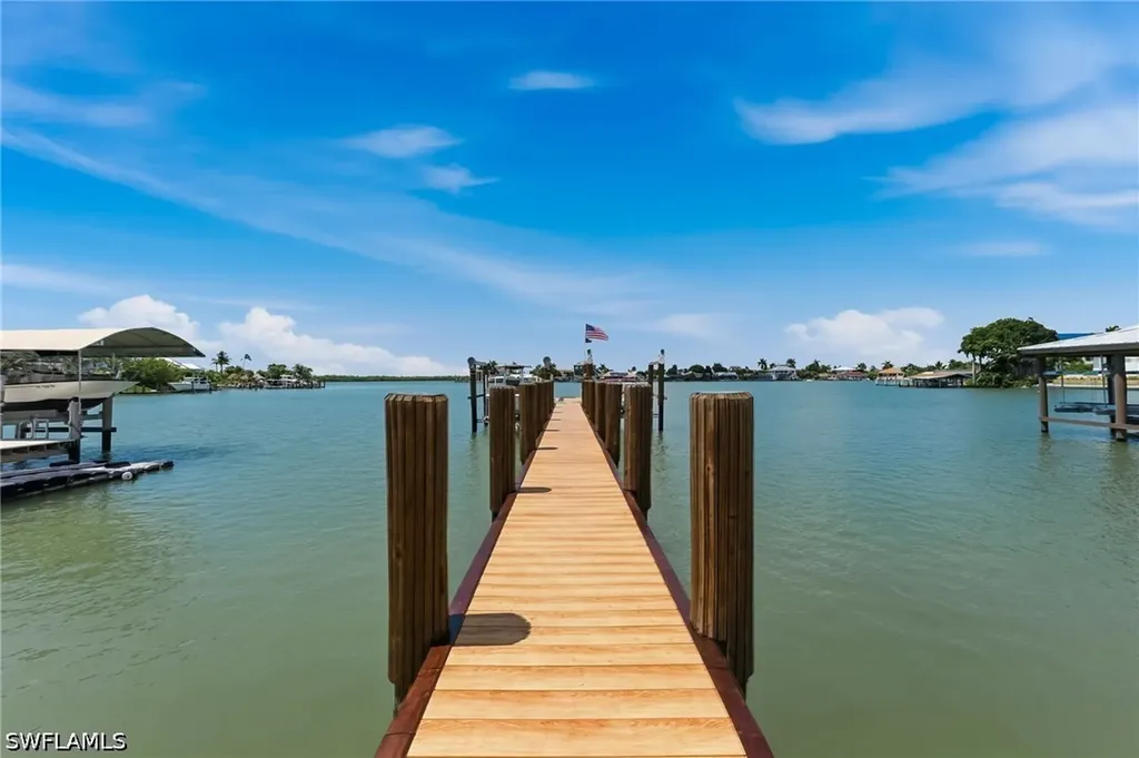 23 W Pelican Street Naples FL 34113