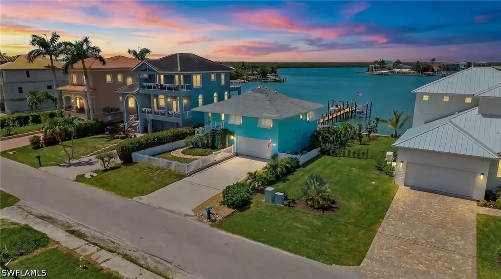 23 W Pelican Street Naples FL 34113
