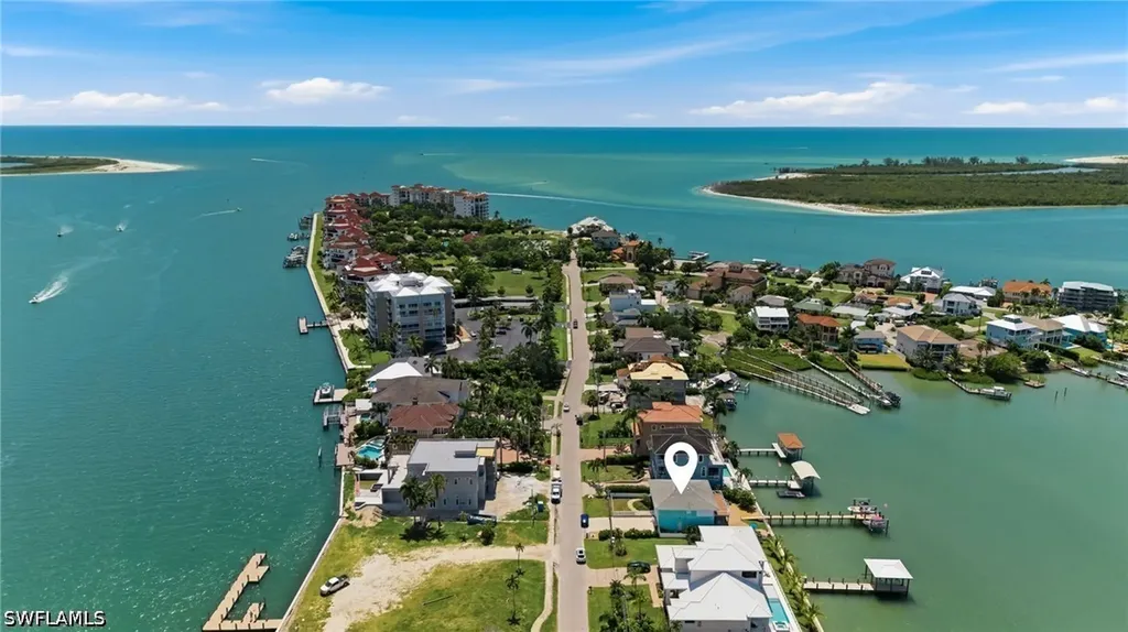 23 W Pelican Street Naples FL 34113