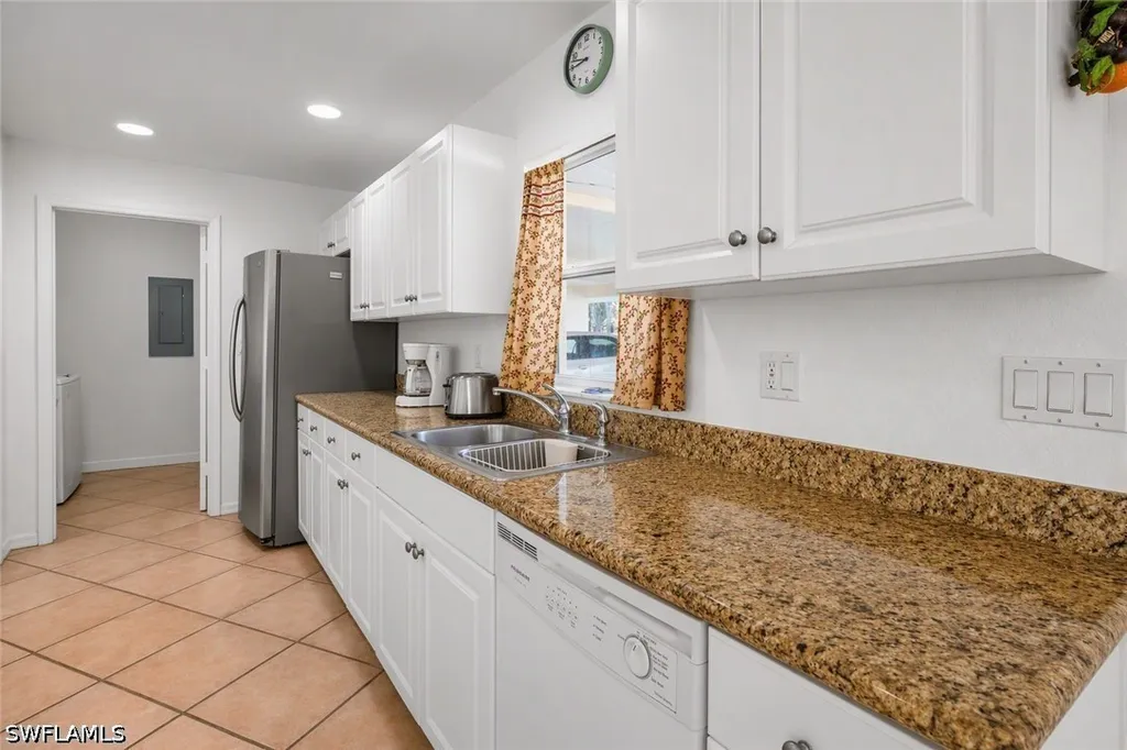 2 E Greens Circle Lehigh Acres FL 33936