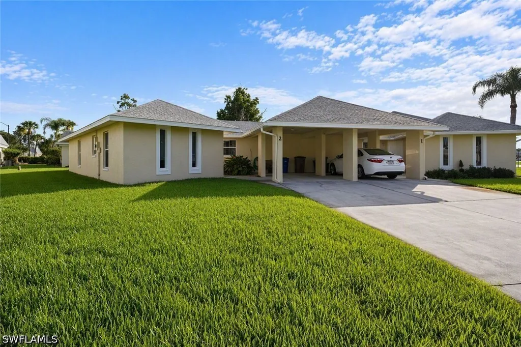 2 E Greens Circle Lehigh Acres FL 33936