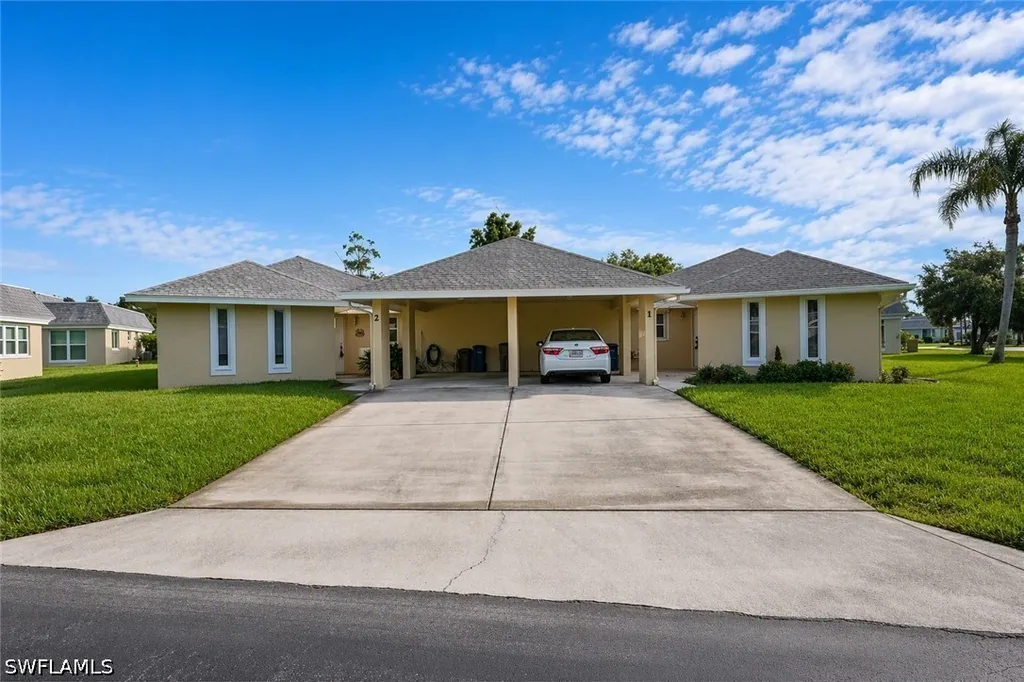 2 E Greens Circle Lehigh Acres FL 33936