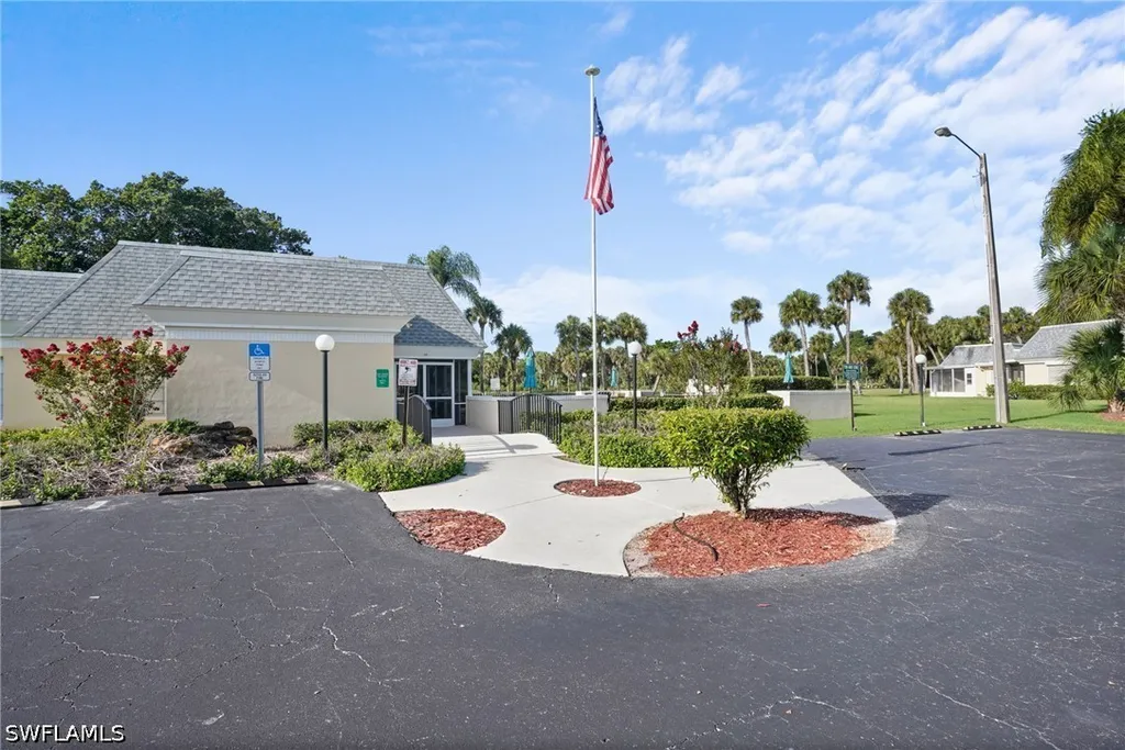 2 E Greens Circle Lehigh Acres FL 33936