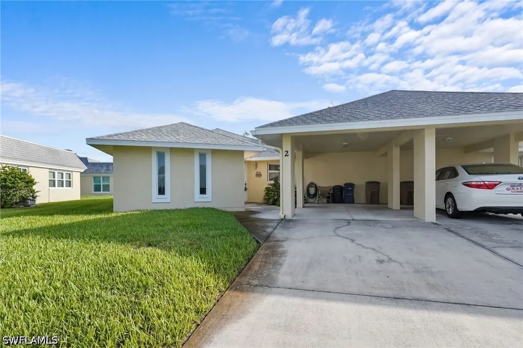2 E Greens Circle Lehigh Acres FL 33936