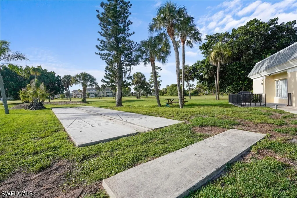 2 E Greens Circle Lehigh Acres FL 33936