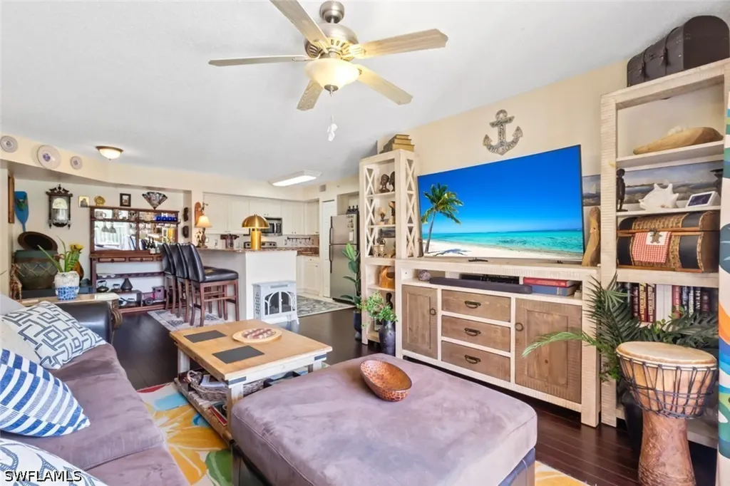 1270 Wildwood Lakes Boulevard Naples FL 34104