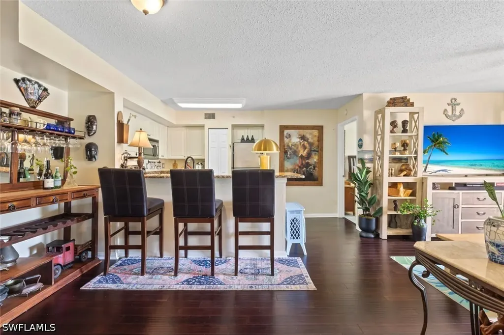 1270 Wildwood Lakes Boulevard Naples FL 34104