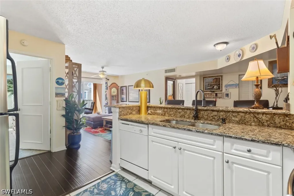 1270 Wildwood Lakes Boulevard Naples FL 34104