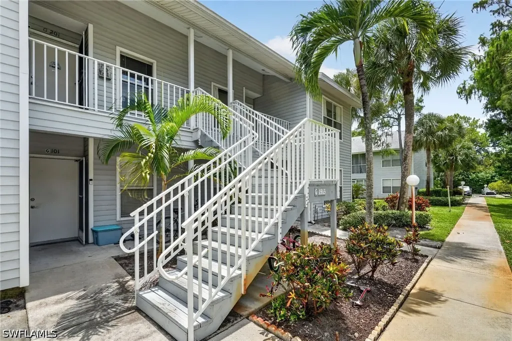 1915 Courtyard Way Naples FL 34112