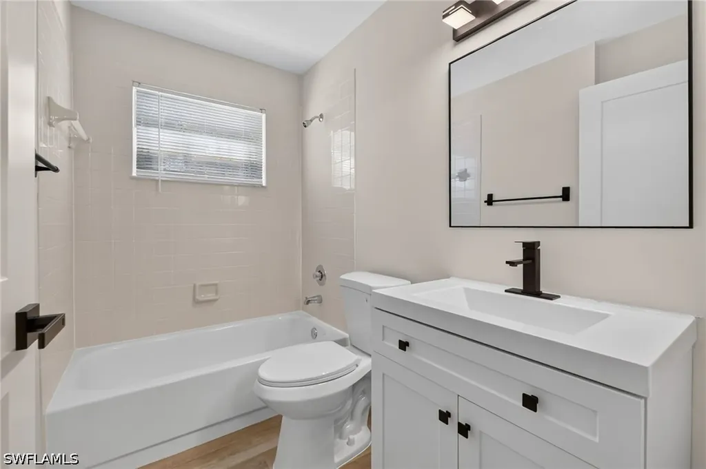 1915 Courtyard Way Naples FL 34112