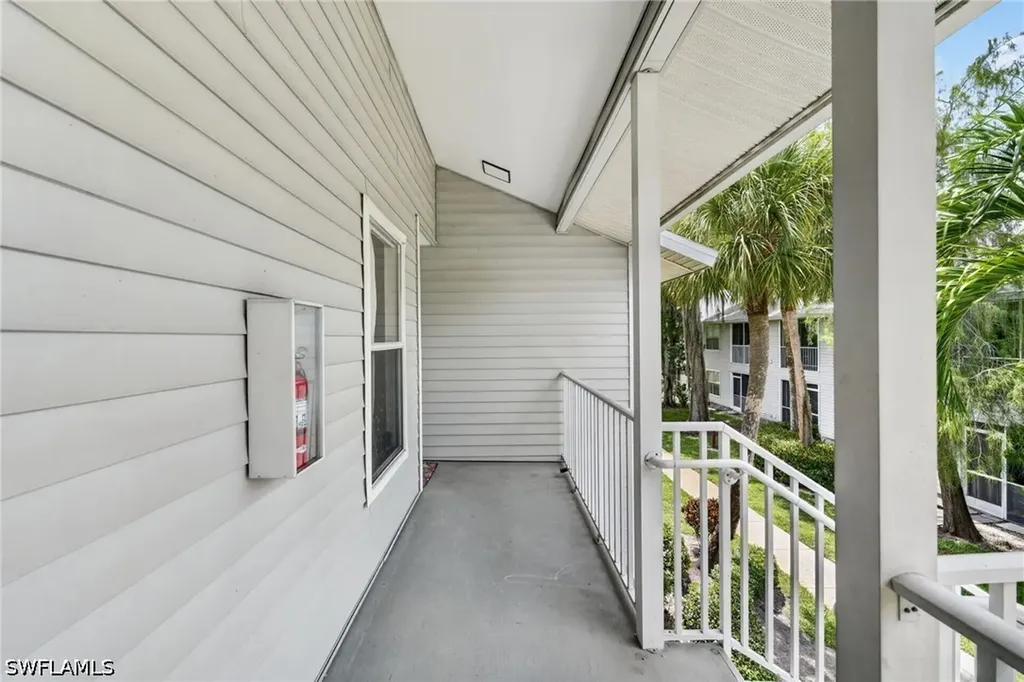 1915 Courtyard Way Naples FL 34112