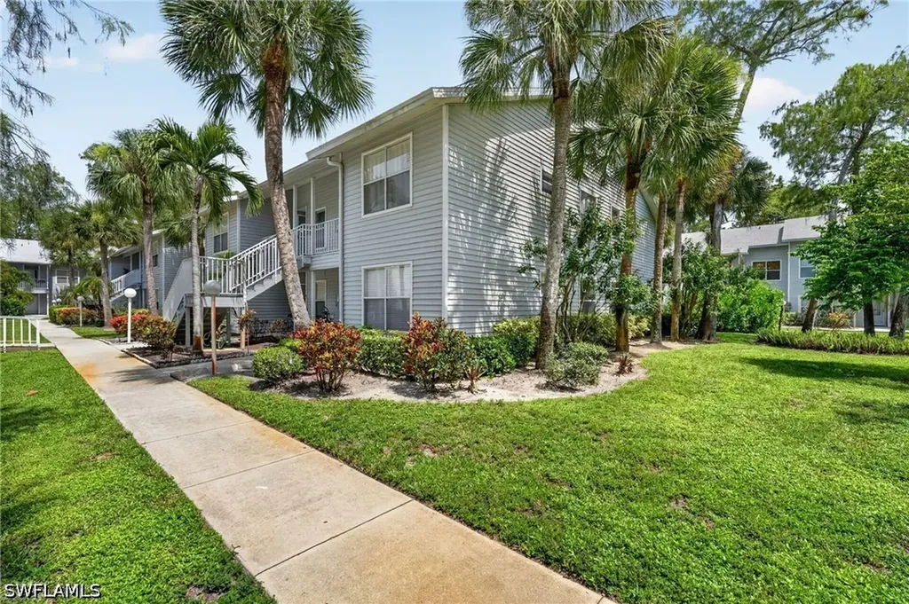 1915 Courtyard Way Naples FL 34112