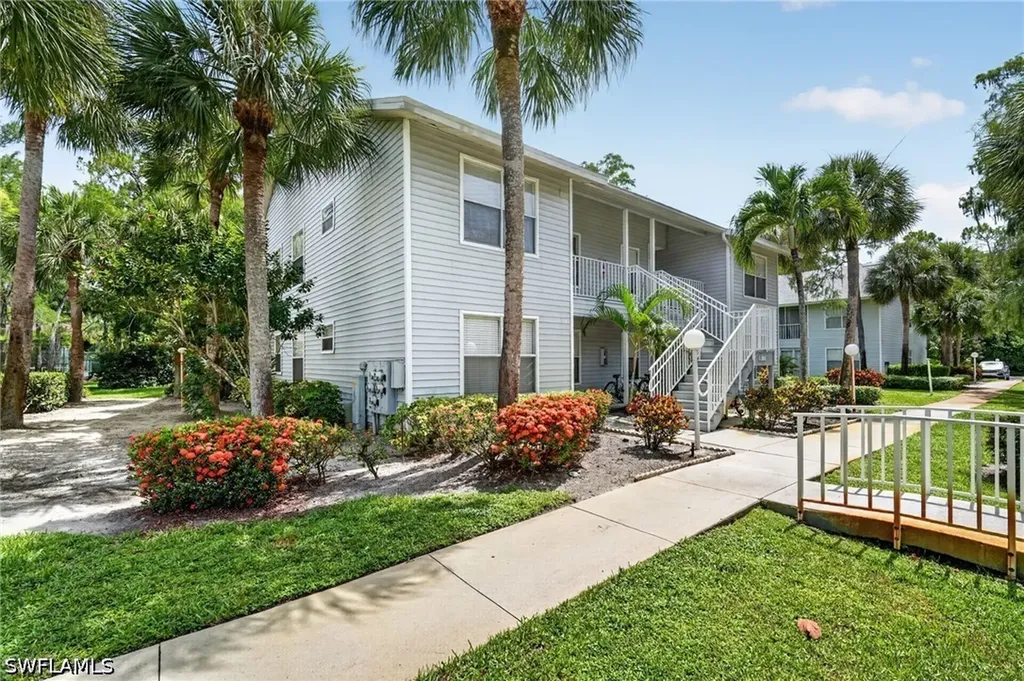 1915 Courtyard Way Naples FL 34112