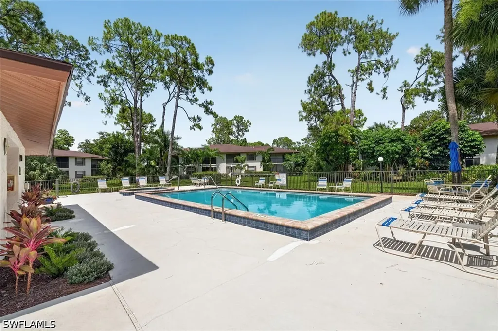 1915 Courtyard Way Naples FL 34112