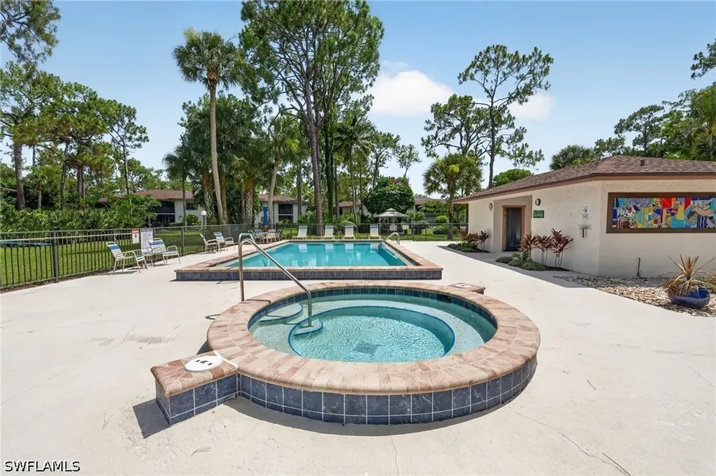 1915 Courtyard Way Naples FL 34112
