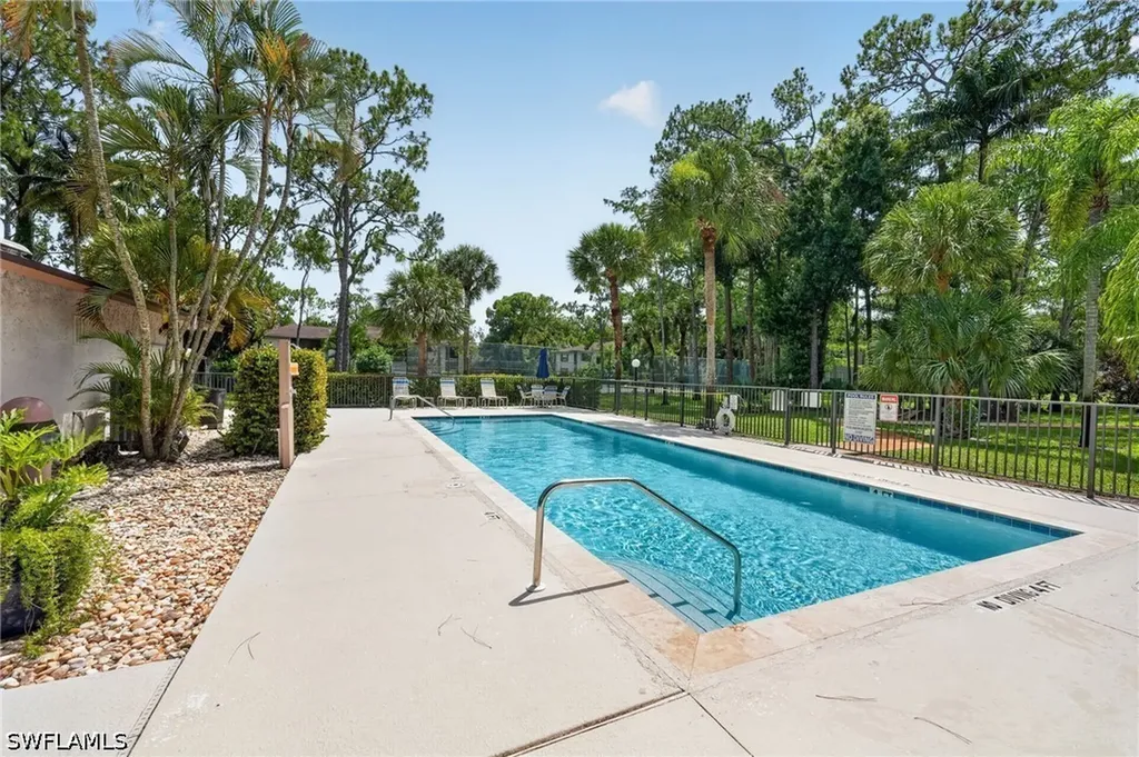 1915 Courtyard Way Naples FL 34112