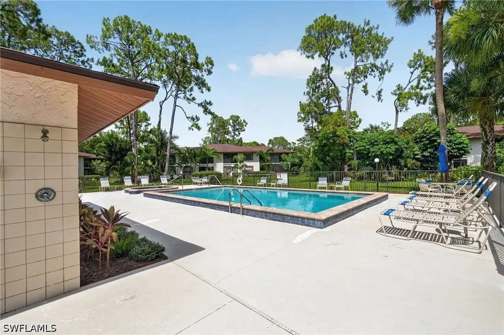 1915 Courtyard Way Naples FL 34112