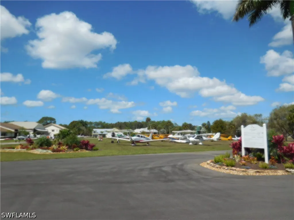 4085 Skyway Dr Lot#33 Naples FL 34112-2922