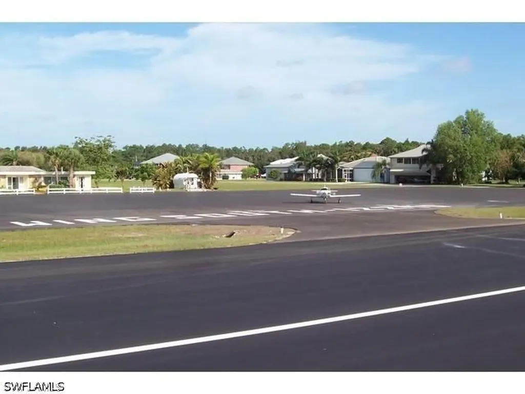 4085 Skyway Dr Lot#33 Naples FL 34112-2922
