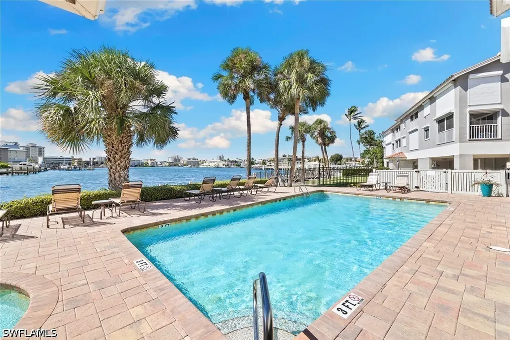 9101 Vanderbilt Drive Naples FL 34108