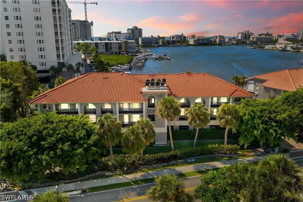 9101 Vanderbilt Drive Naples FL 34108