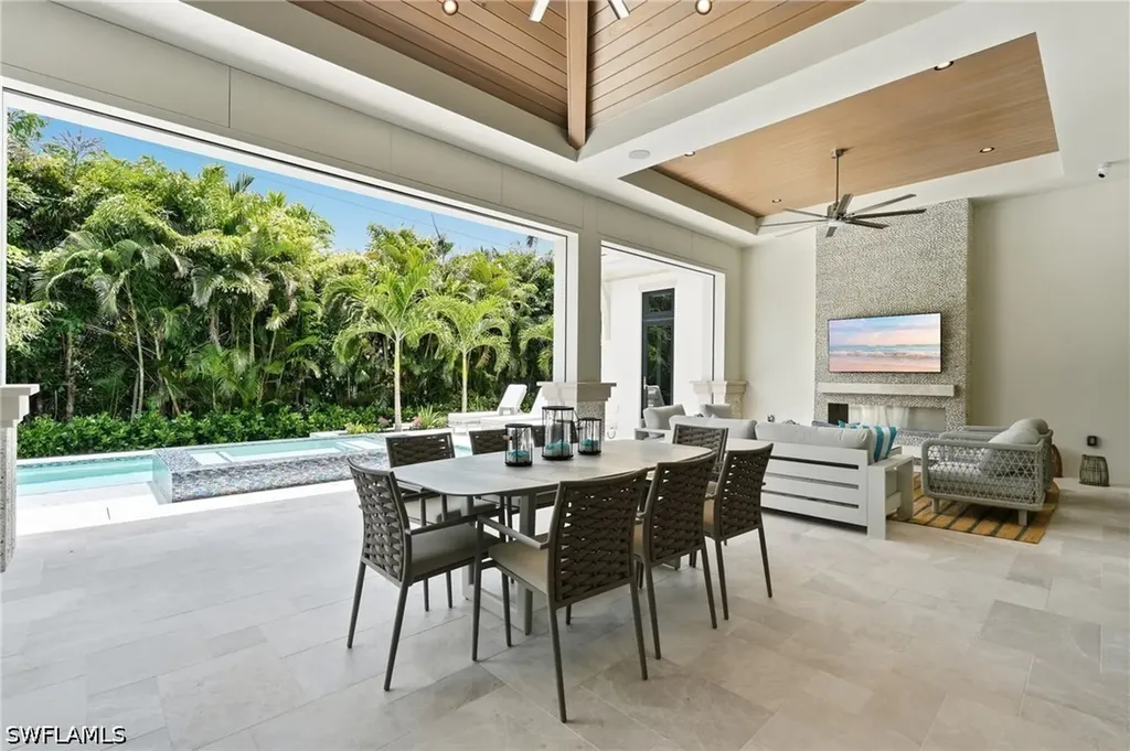 636 Fountainhead Lane Naples FL 34103