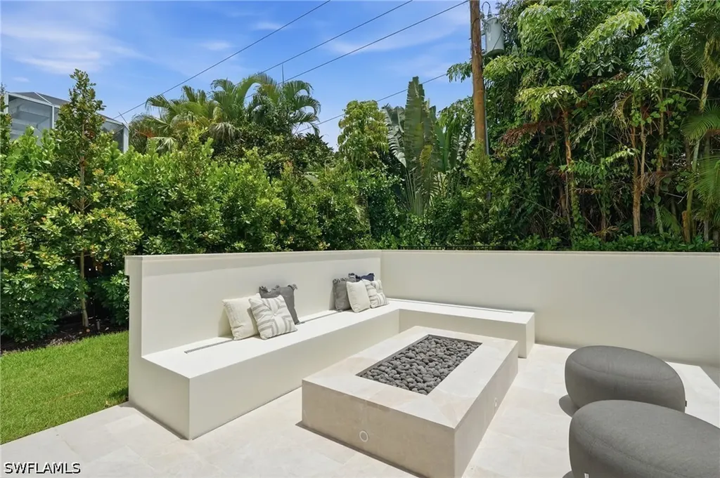 636 Fountainhead Lane Naples FL 34103